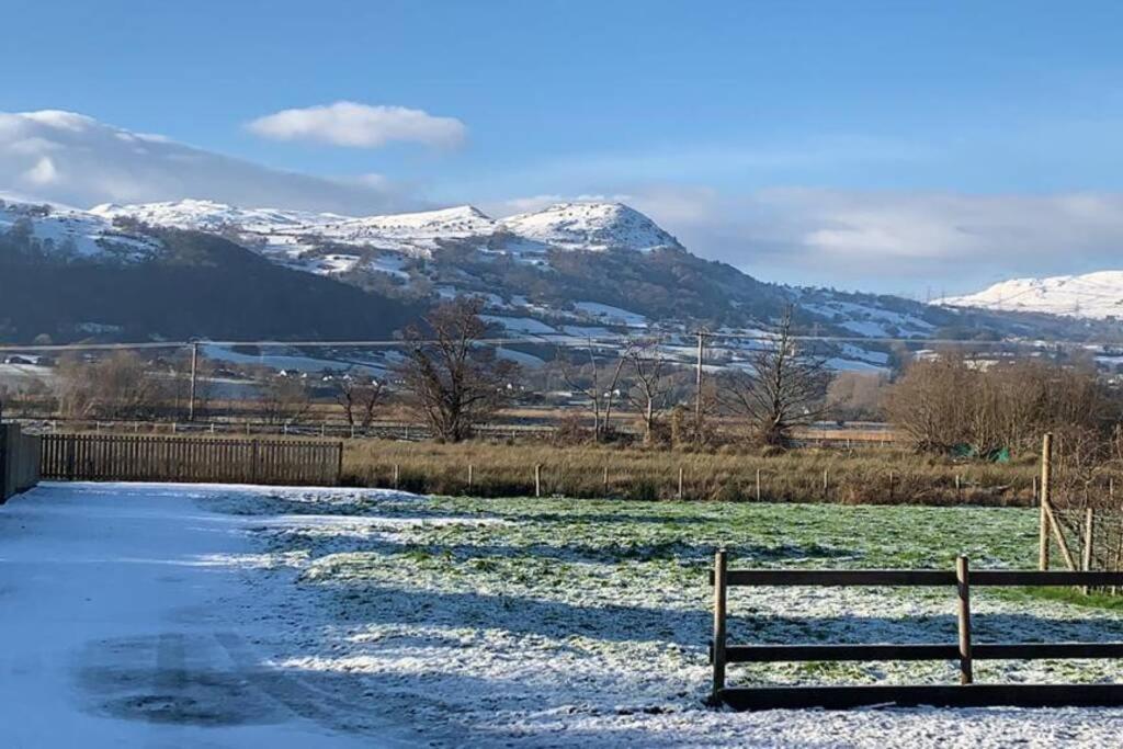 Semi Detached Cottage Snowdonia With Hot Tub Tal-y-Cafn Εξωτερικό φωτογραφία